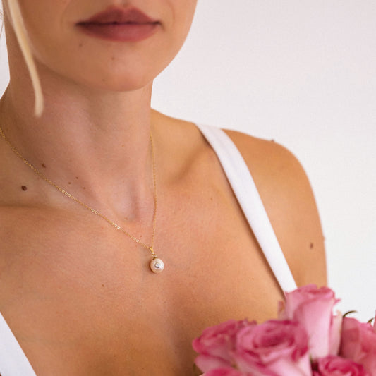 pearl pendant necklace
