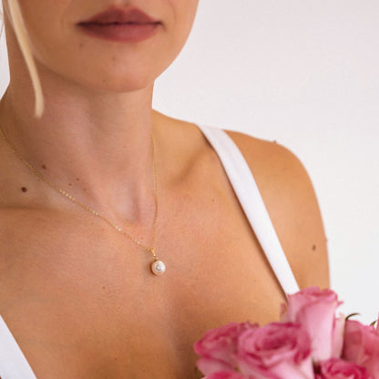 pearl pendant necklace