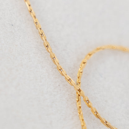 gold shell pendant necklace